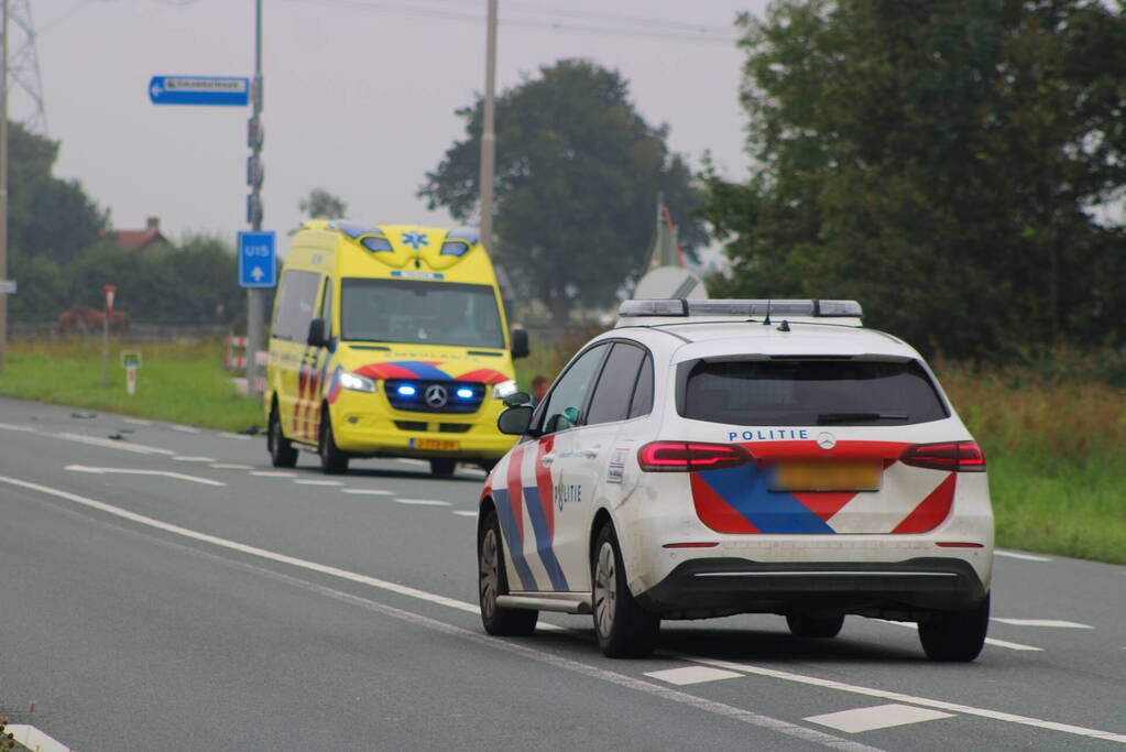 Inzittenden auto slaan op de vlucht na botsing met motorrijder