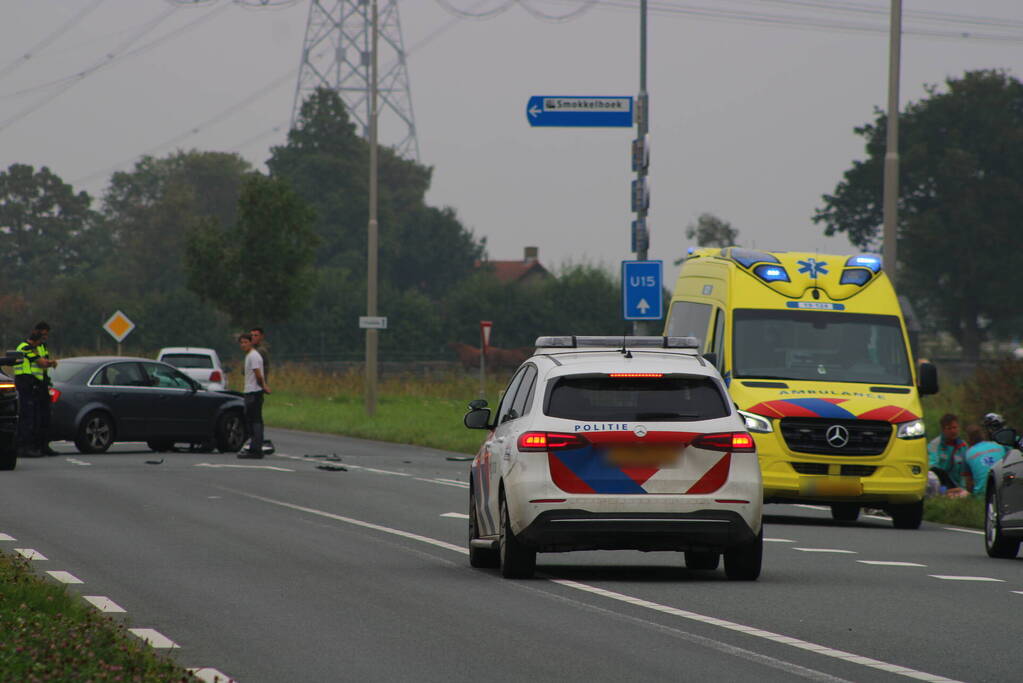 Inzittenden auto slaan op de vlucht na botsing met motorrijder