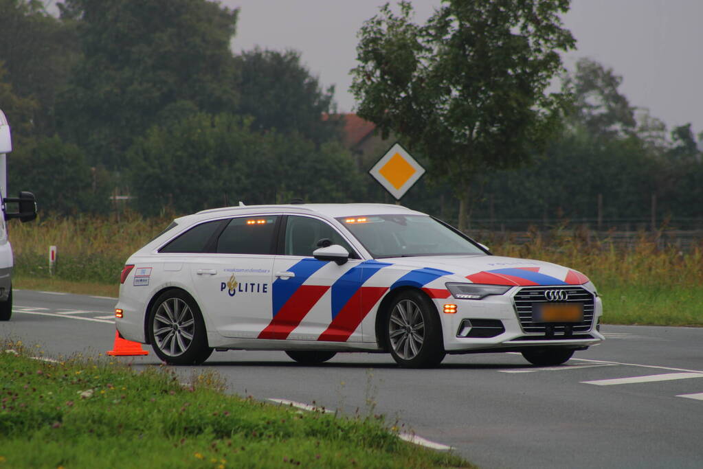 Inzittenden auto slaan op de vlucht na botsing met motorrijder