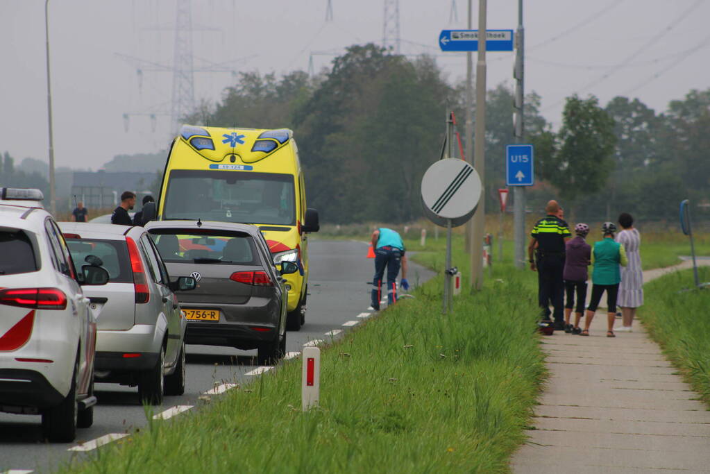 Inzittenden auto slaan op de vlucht na botsing met motorrijder