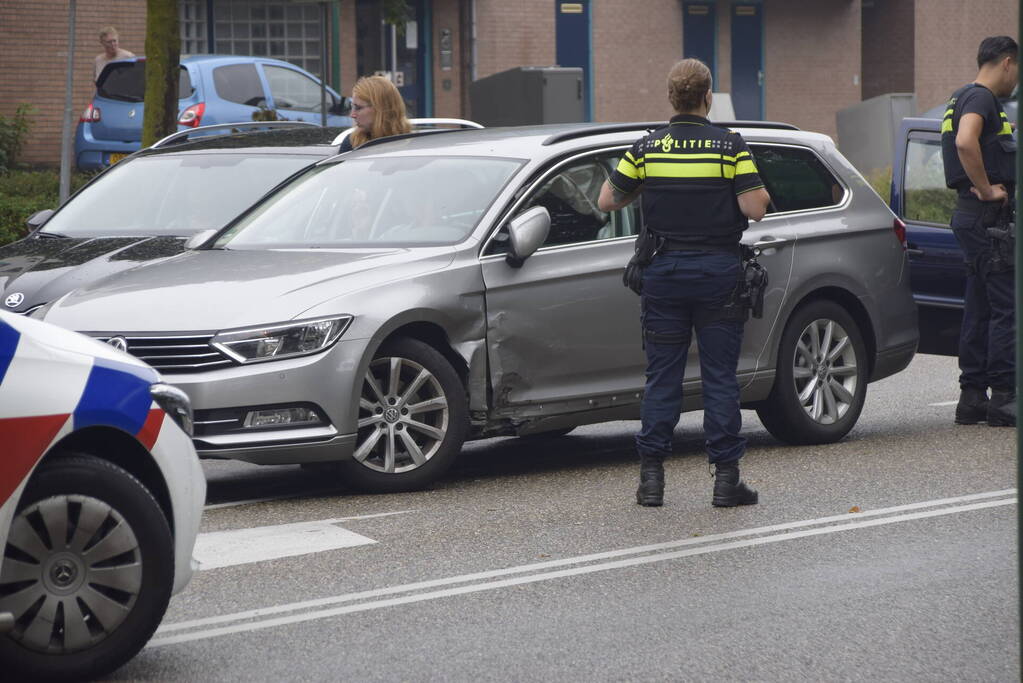 Schade bij botsing op t-splitsing