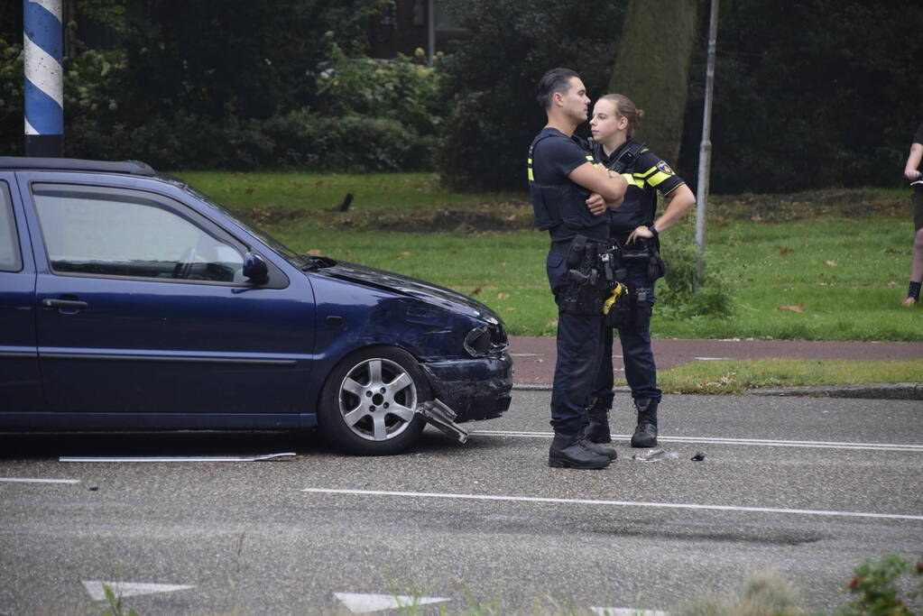 Schade bij botsing op t-splitsing