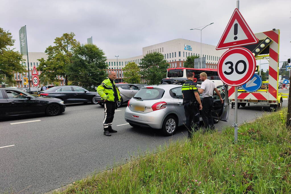 Aanhouding bij ongeval tussen auto en vrachtwagen