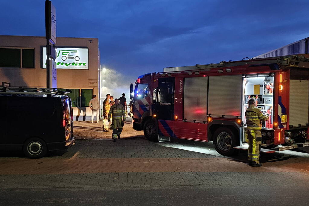 Flinke rookontwikkeling bij brand in bedrijfspand