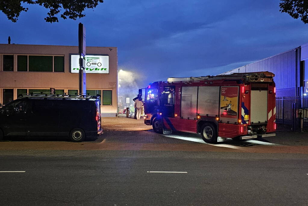 Flinke rookontwikkeling bij brand in bedrijfspand