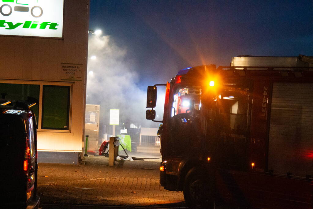 Flinke rookontwikkeling bij brand in bedrijfspand