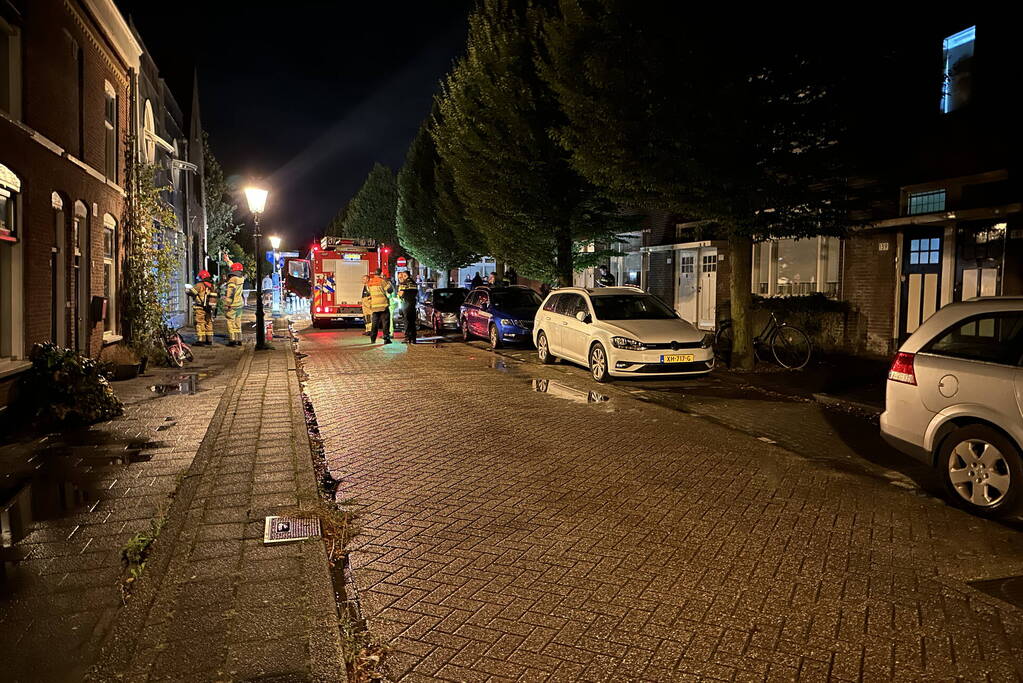 Bewoners blussen brand na explosie