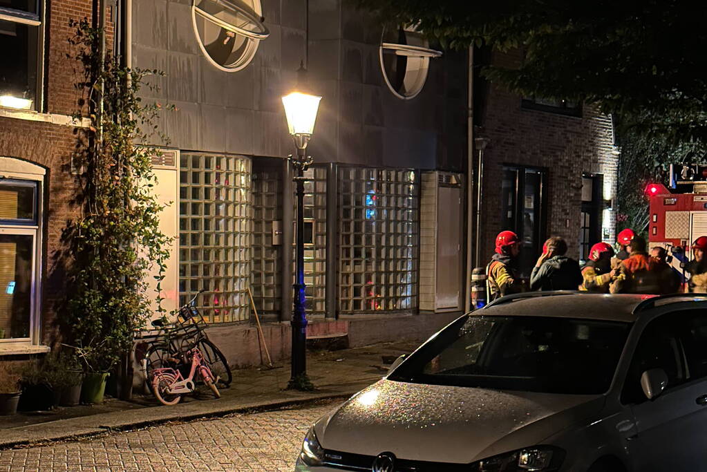 Bewoners blussen brand na explosie