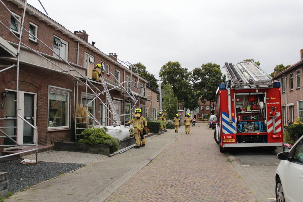 Steiger waait om door harde wind