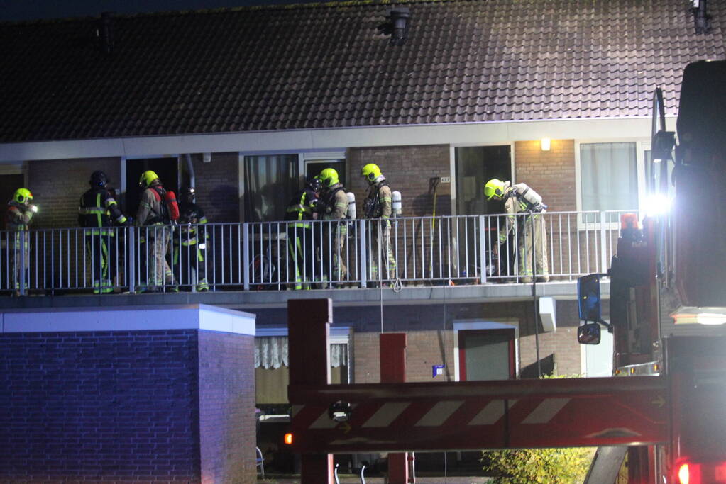 Uitslaande woningbrand snel onder controle