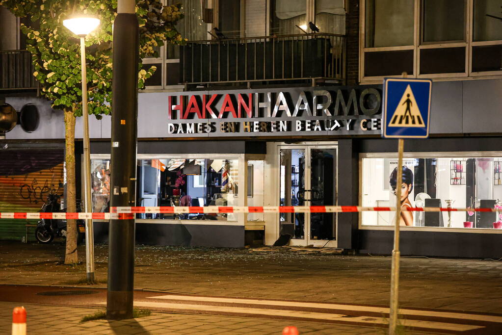 Kapperszaak beschadigd door explosie