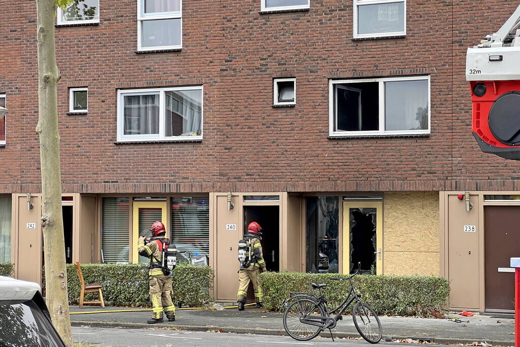 Hevige brand in woning waar eerder explosie was