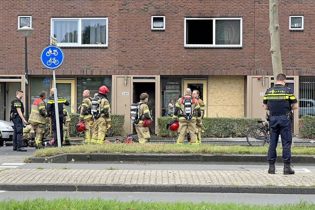 Hevige brand in woning waar eerder explosie was