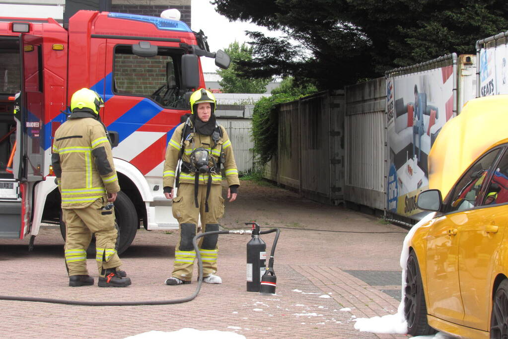 Brandweer heeft autobrand snel onder controle