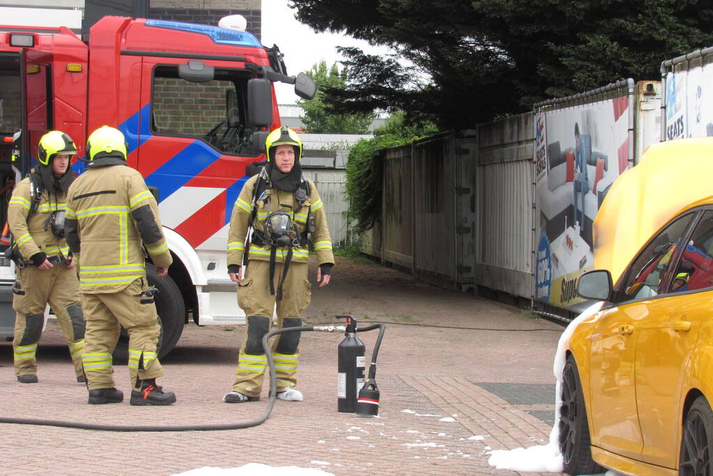 Brandweer heeft autobrand snel onder controle