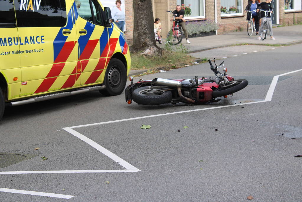 Motorrijder hard ten val