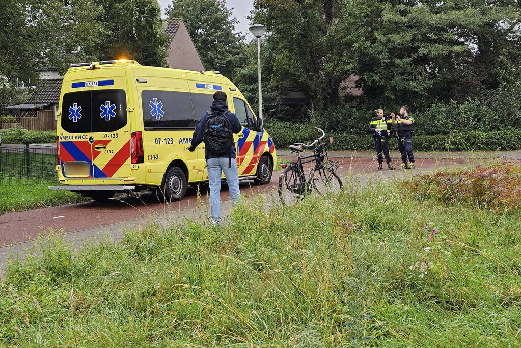 Fietsers ten val door nat wegdek