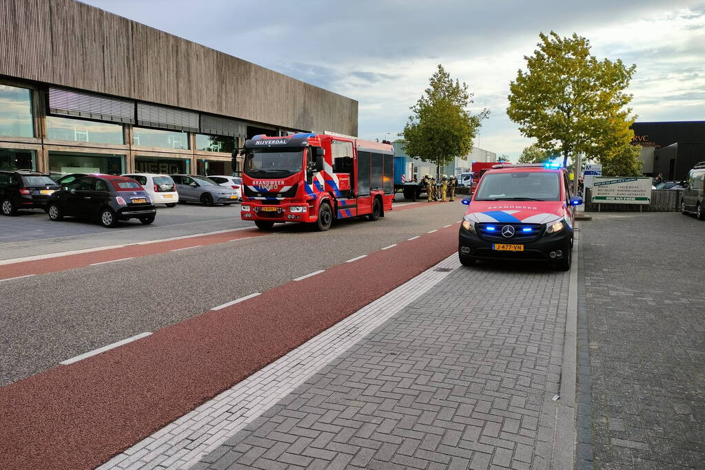 Brand in bedrijfspand snel onder controle