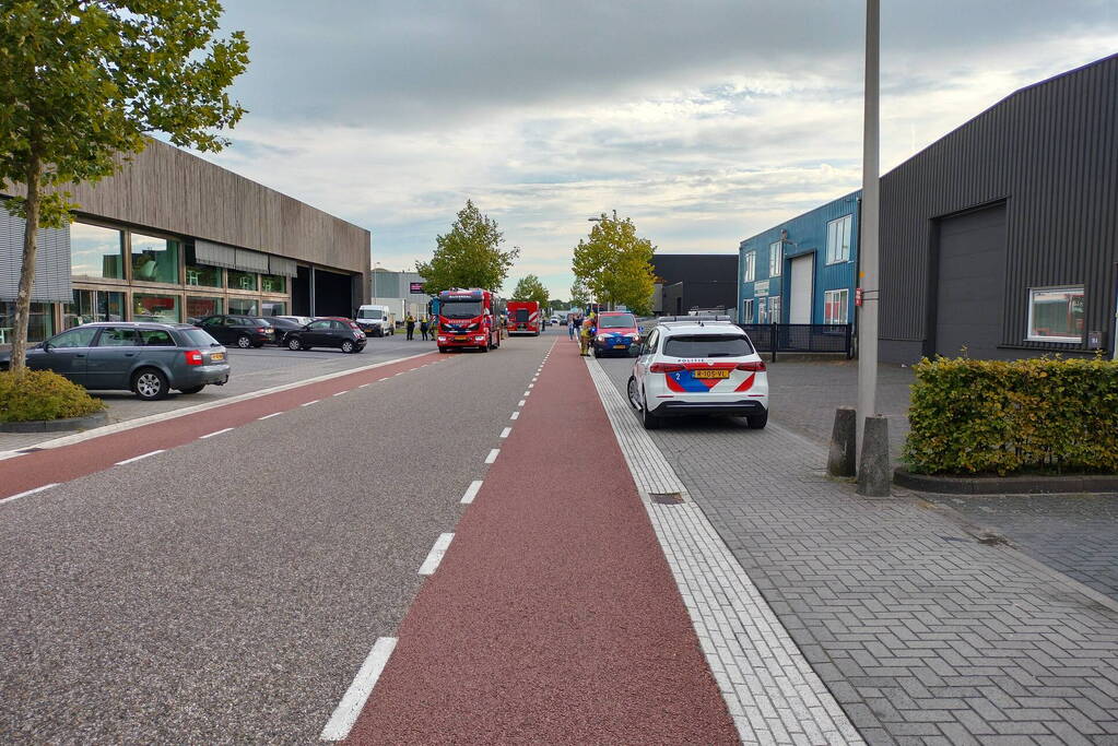 Brand in bedrijfspand snel onder controle