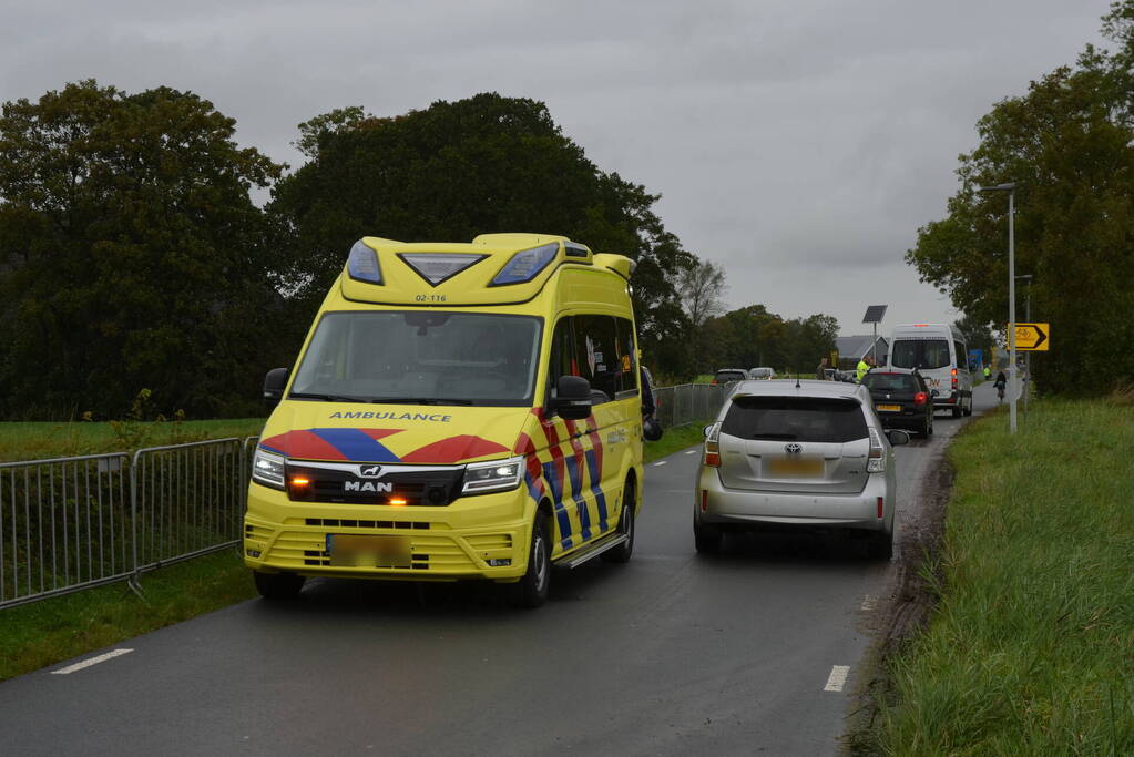 Motorrijder en automobilist in botsing