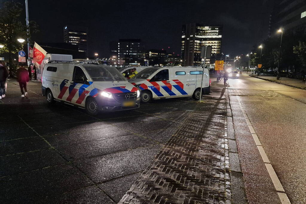 Politie massaal aanwezig bij wedstrijd van Ajax