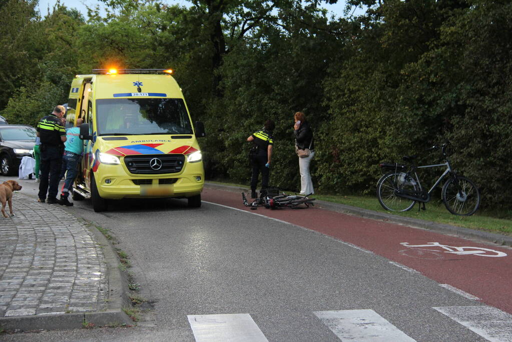 Vier gewonden bij botsing tussen auto en fietser