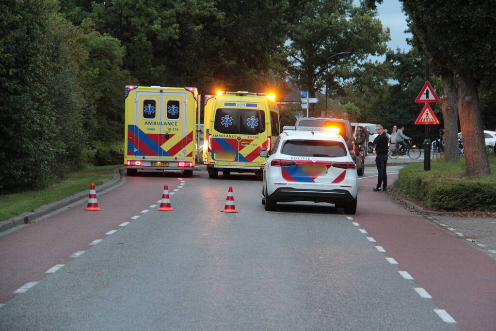 Vier gewonden bij botsing tussen auto en fietser