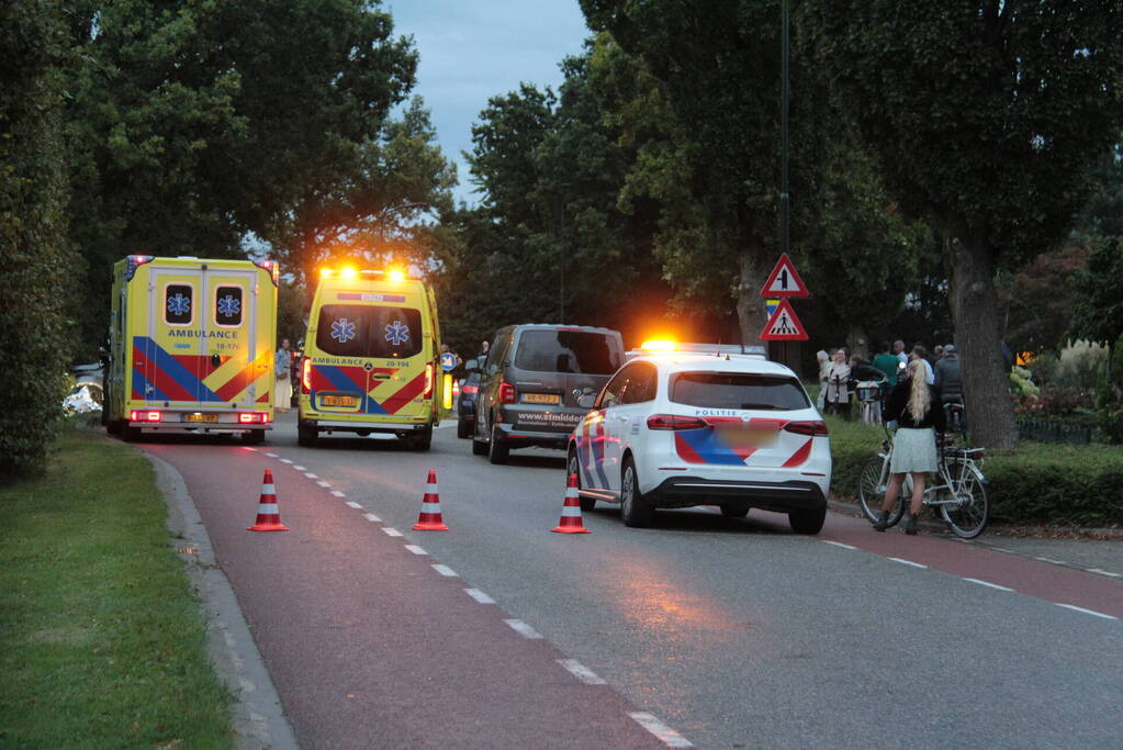 Vier gewonden bij botsing tussen auto en fietser