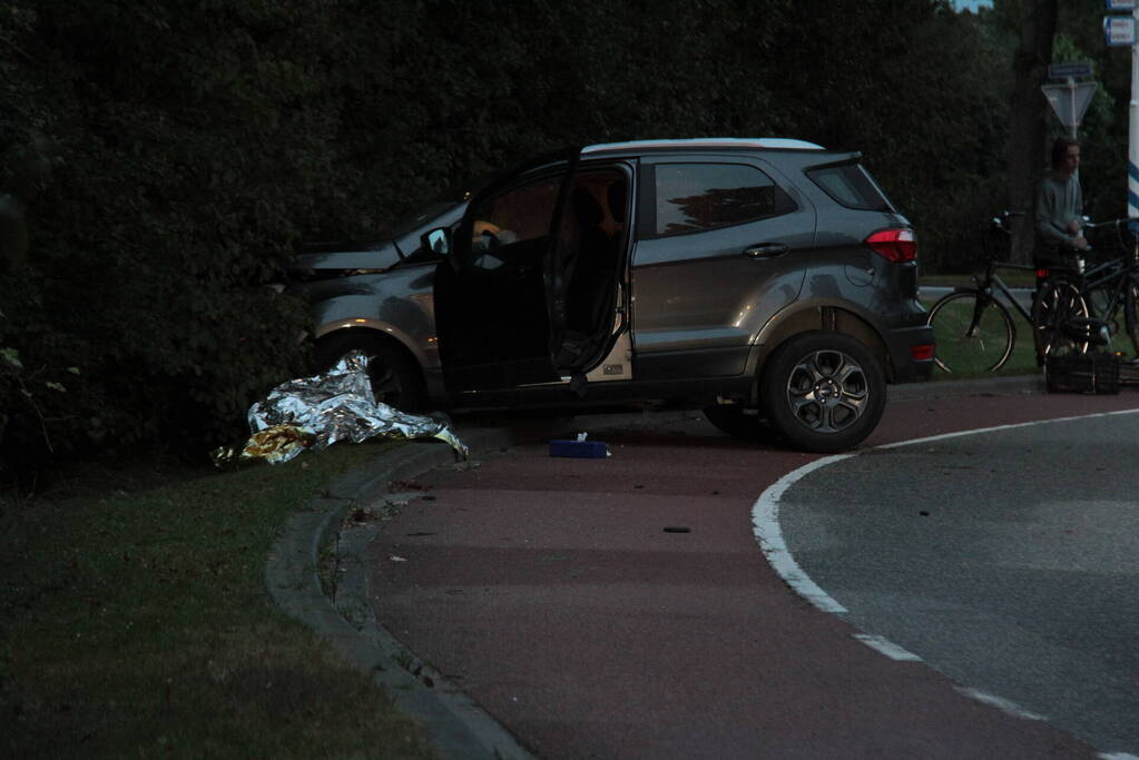 Vier gewonden bij botsing tussen auto en fietser