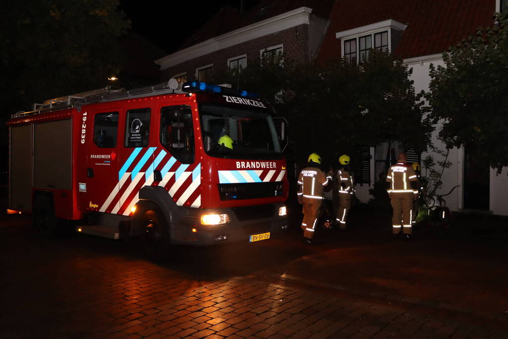 Brandweer ventileert woning na gaslekkage