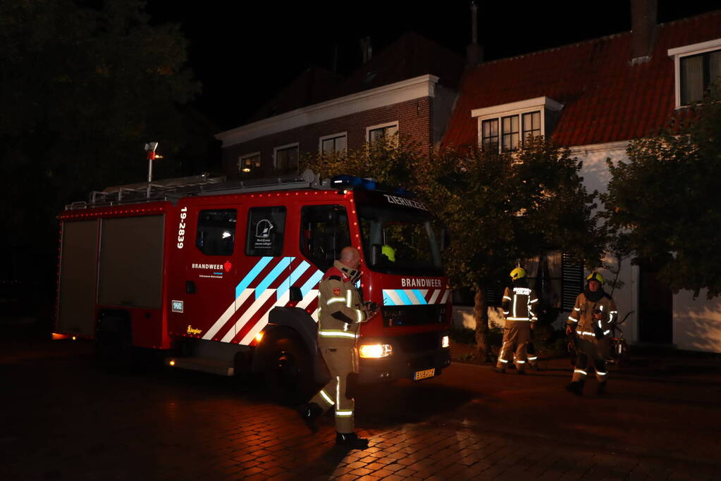 Brandweer ventileert woning na gaslekkage