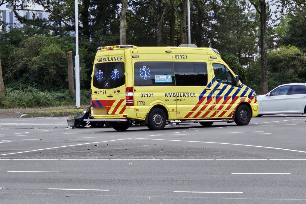 Twee voertuigen in botsing op kruising