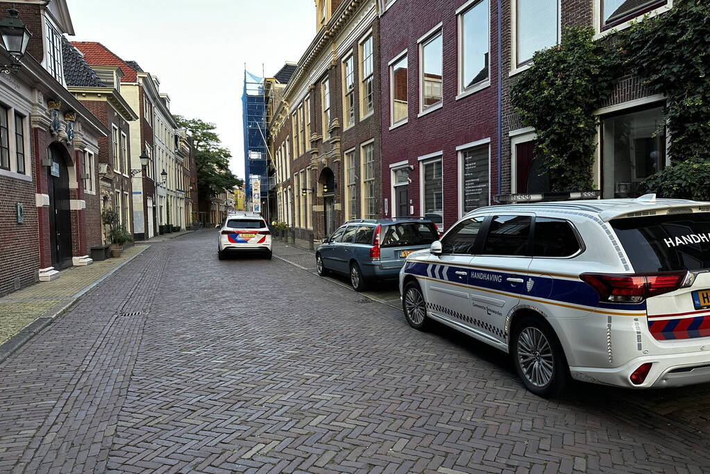 Verkeersregelaar aangereden, automobilist doorgereden