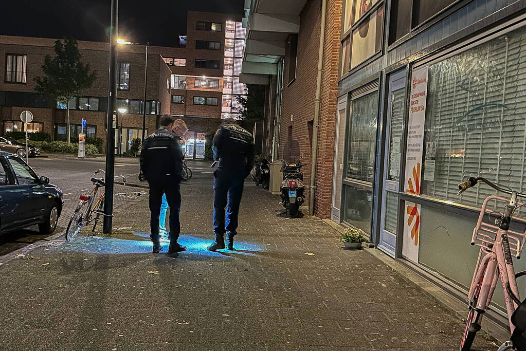 Raam beschadigd na explosie op galerij