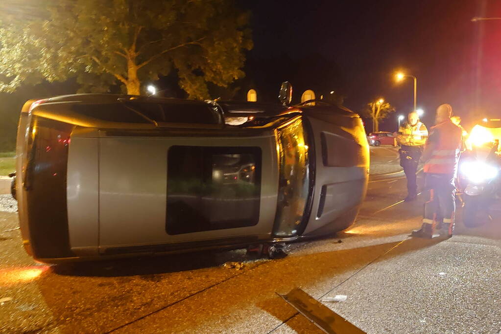 Veel schade bij ongeval tussen twee auto's