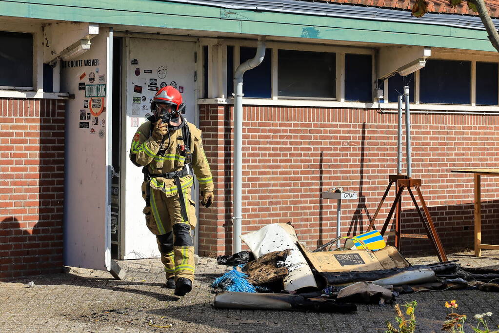 Brand in grote schuur snel onder controle