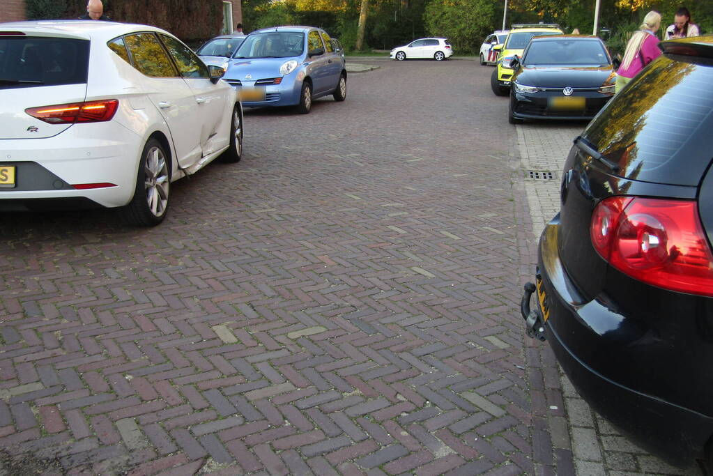 Botsing tijdens verlaten van parkeerplek