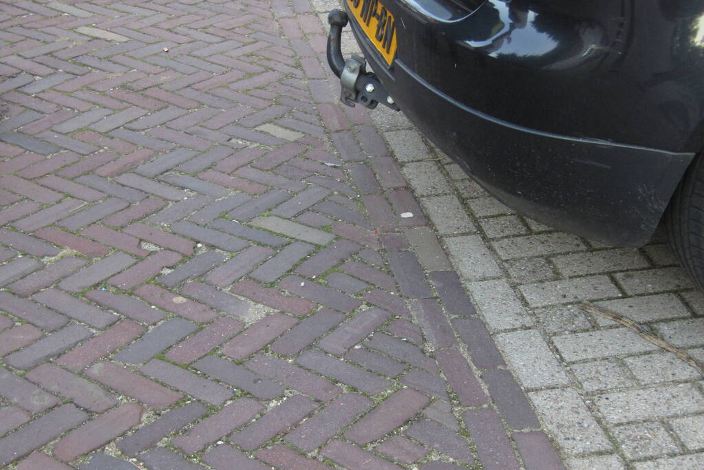 Botsing tijdens verlaten van parkeerplek