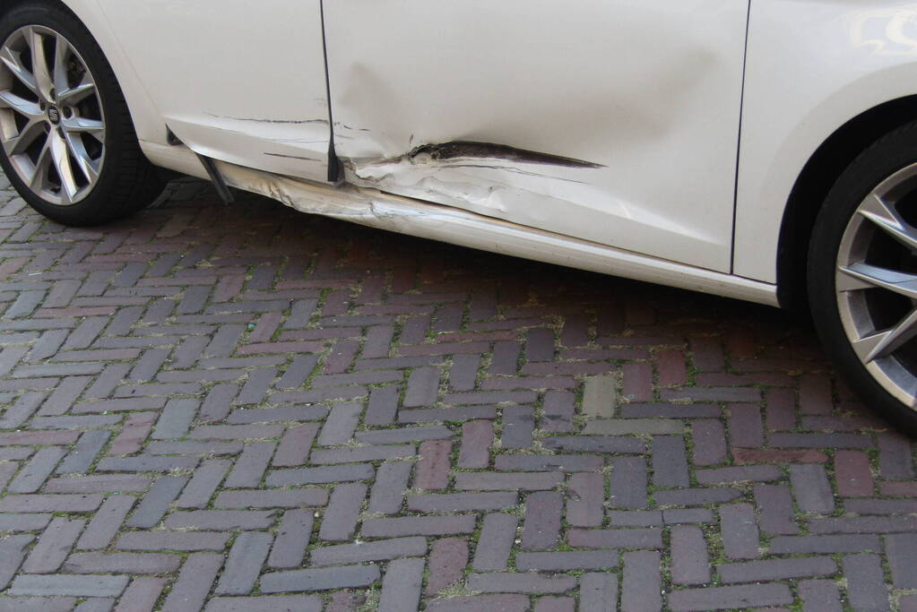 Botsing tijdens verlaten van parkeerplek