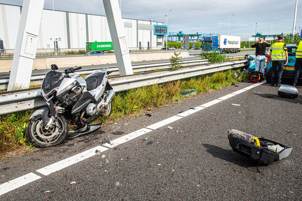 Motorrijder zwaargewond bij botsing met auto