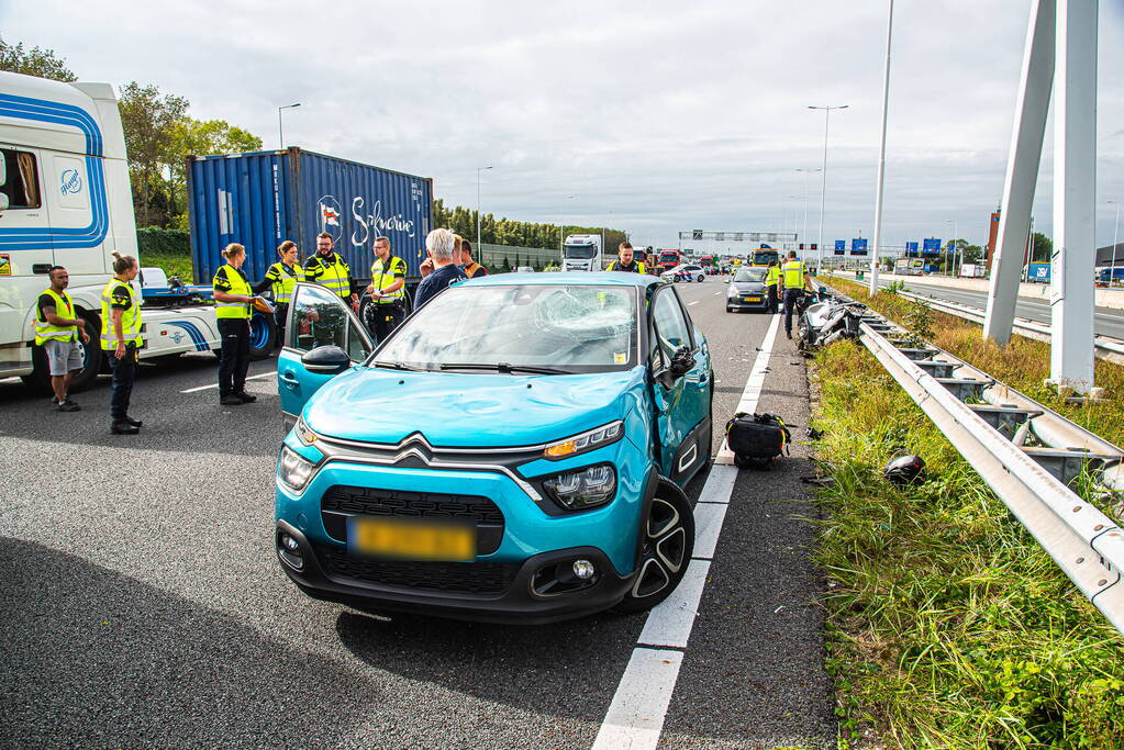 Motorrijder zwaargewond bij botsing met auto