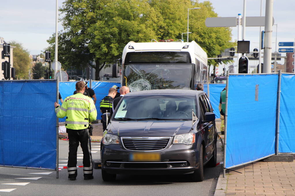 Fietser overleden bij aanrijding met bus