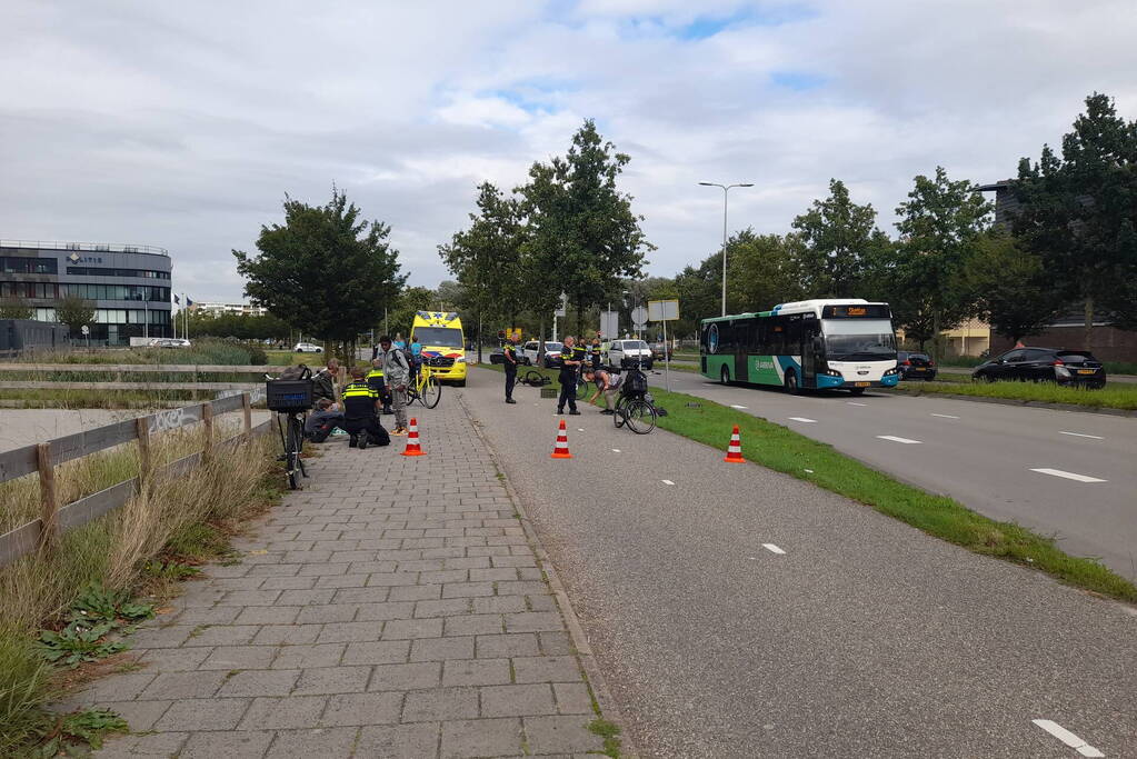 Man zwaargewond na val met fiets