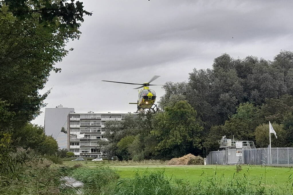 Man zwaargewond na val met fiets