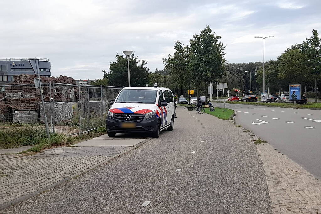 Man zwaargewond na val met fiets