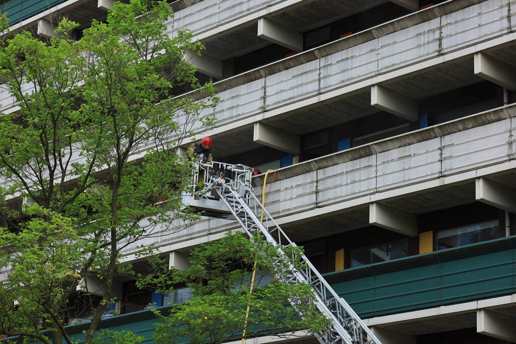 Felle uitslaande brand in flatgebouw