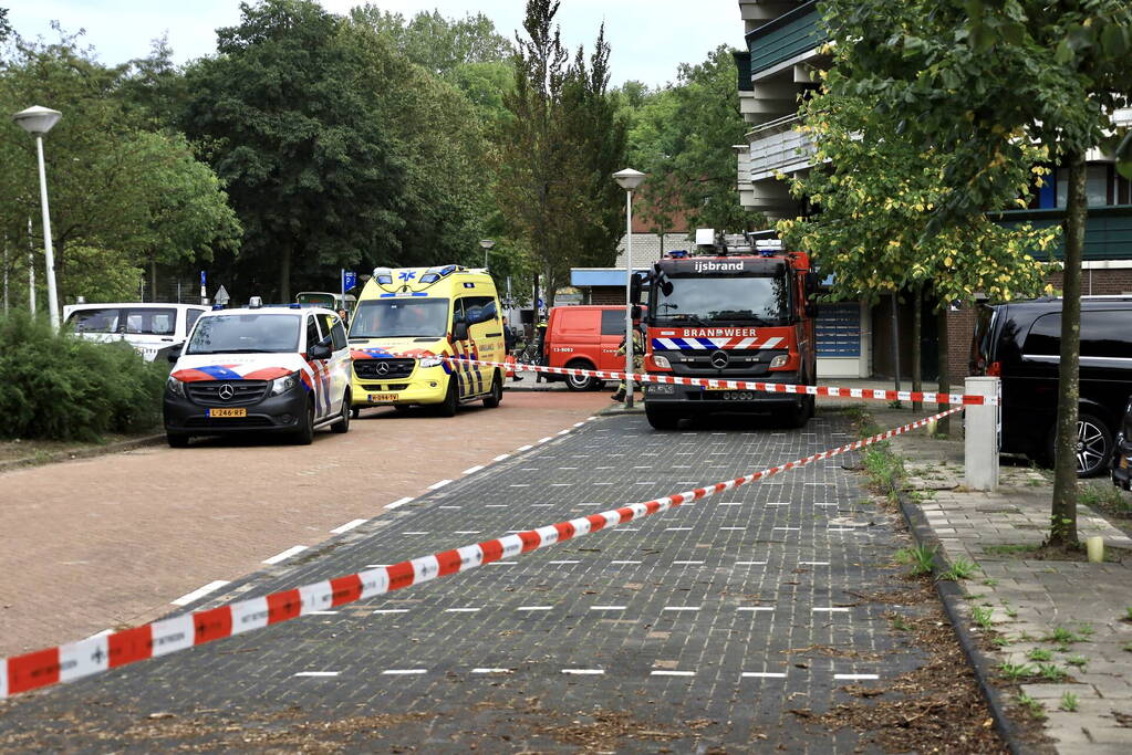 Felle uitslaande brand in flatgebouw