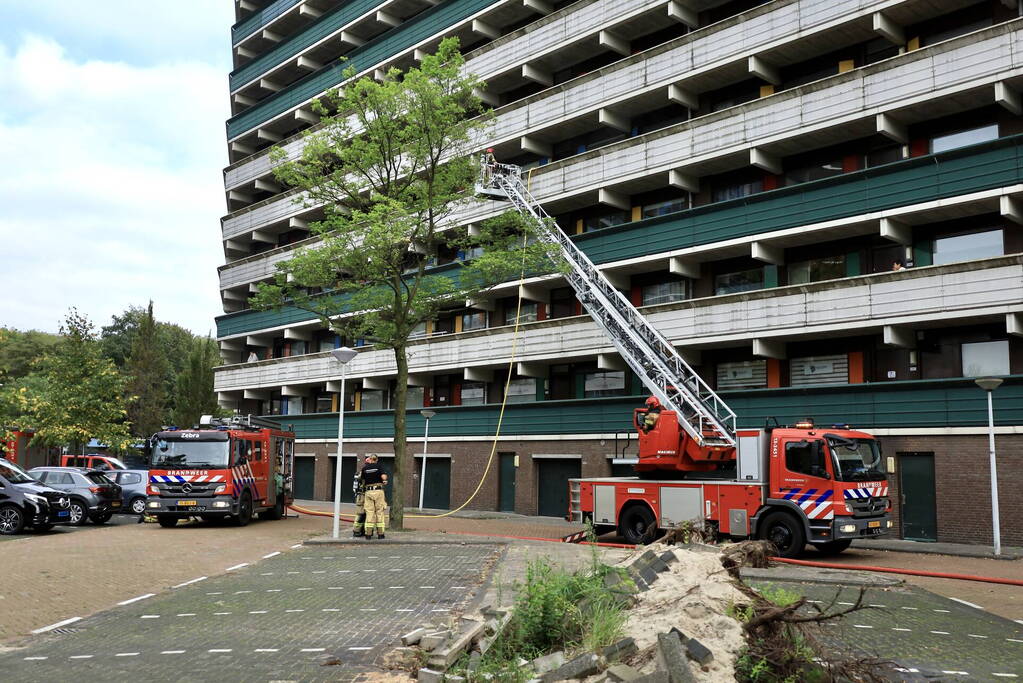 Felle uitslaande brand in flatgebouw