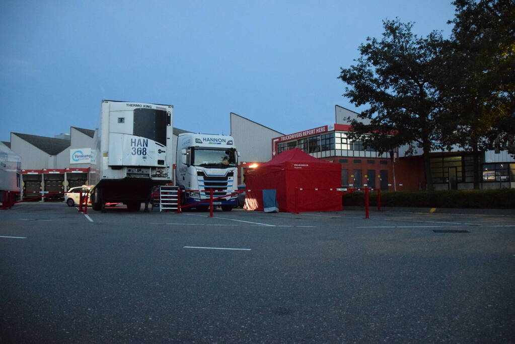 Overleden persoon aangetroffen in vrachtwagen