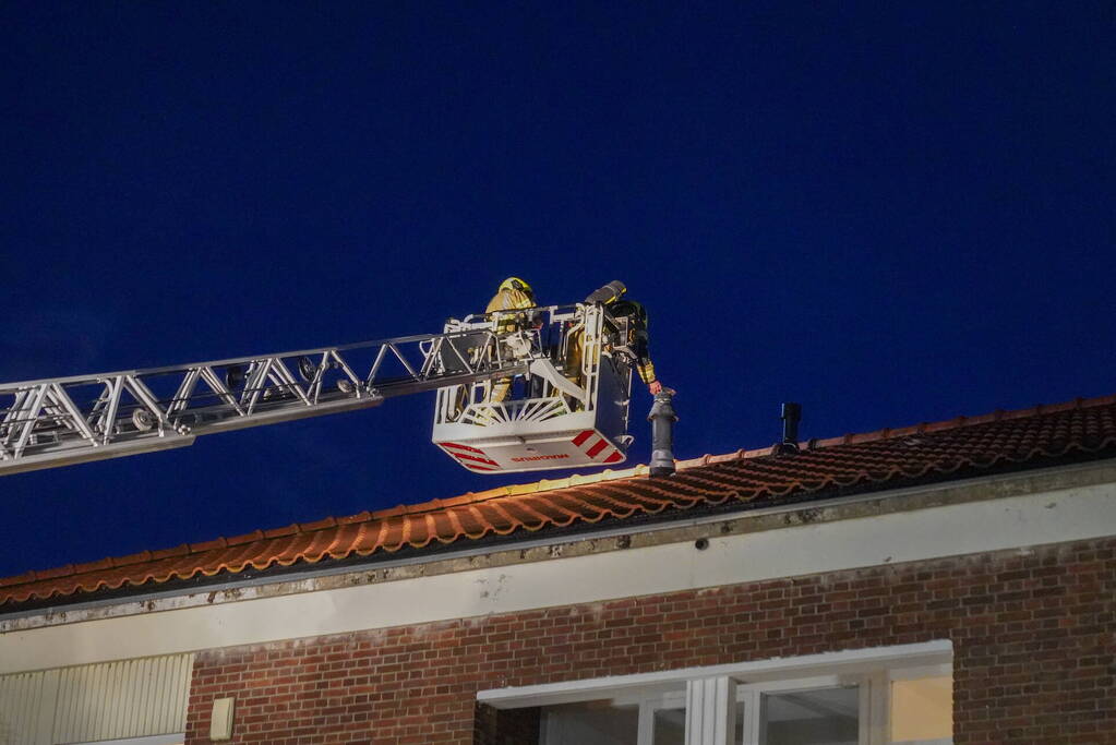 Woningen en dierenarts ontruimd vanwege schoorsteenbrand